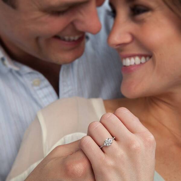 How to Choose the Perfect Engagement Ring in 2025